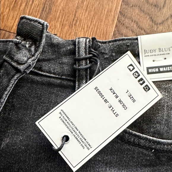 Judy Blue Black Denim Shorts - Picture 3 of 10